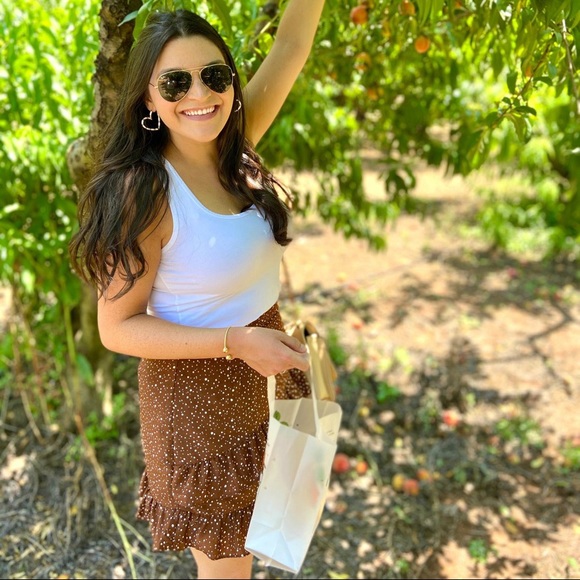 Meet your Posher, Cindy 👋🏻 - Picture 2 of 9